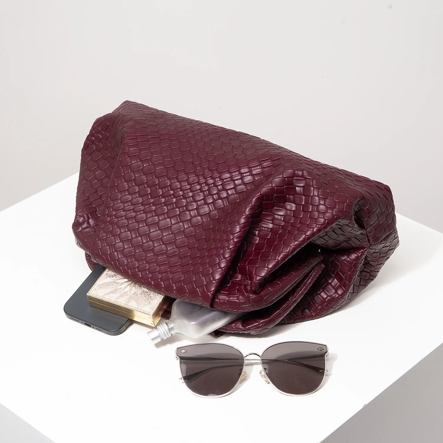 Woven Pattern Clutch - Women's Large-Capacity Burgundy Purse for Formal Looks Handbags The